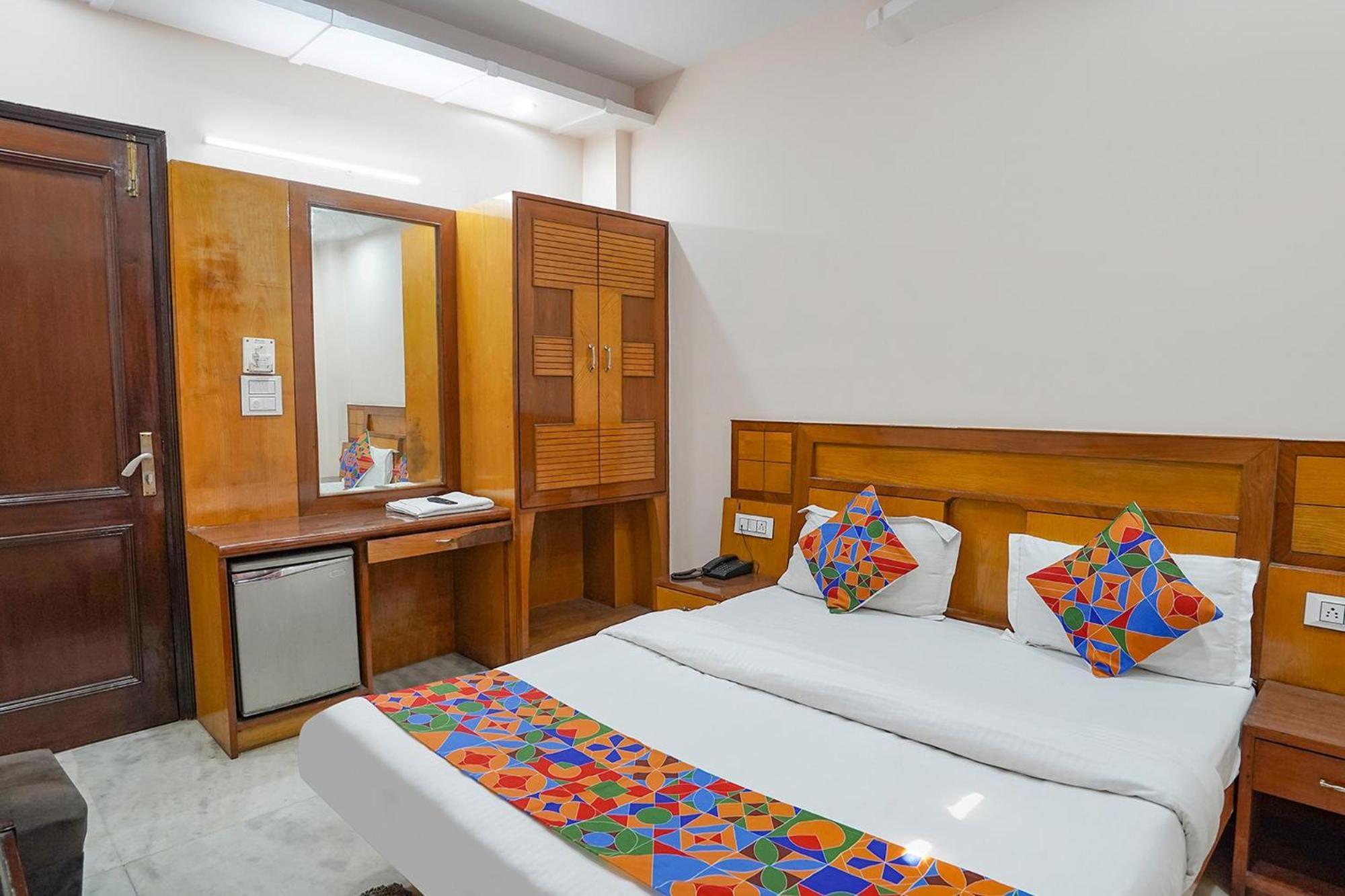 Fabhotel De Gold New Delhi Bagian luar foto