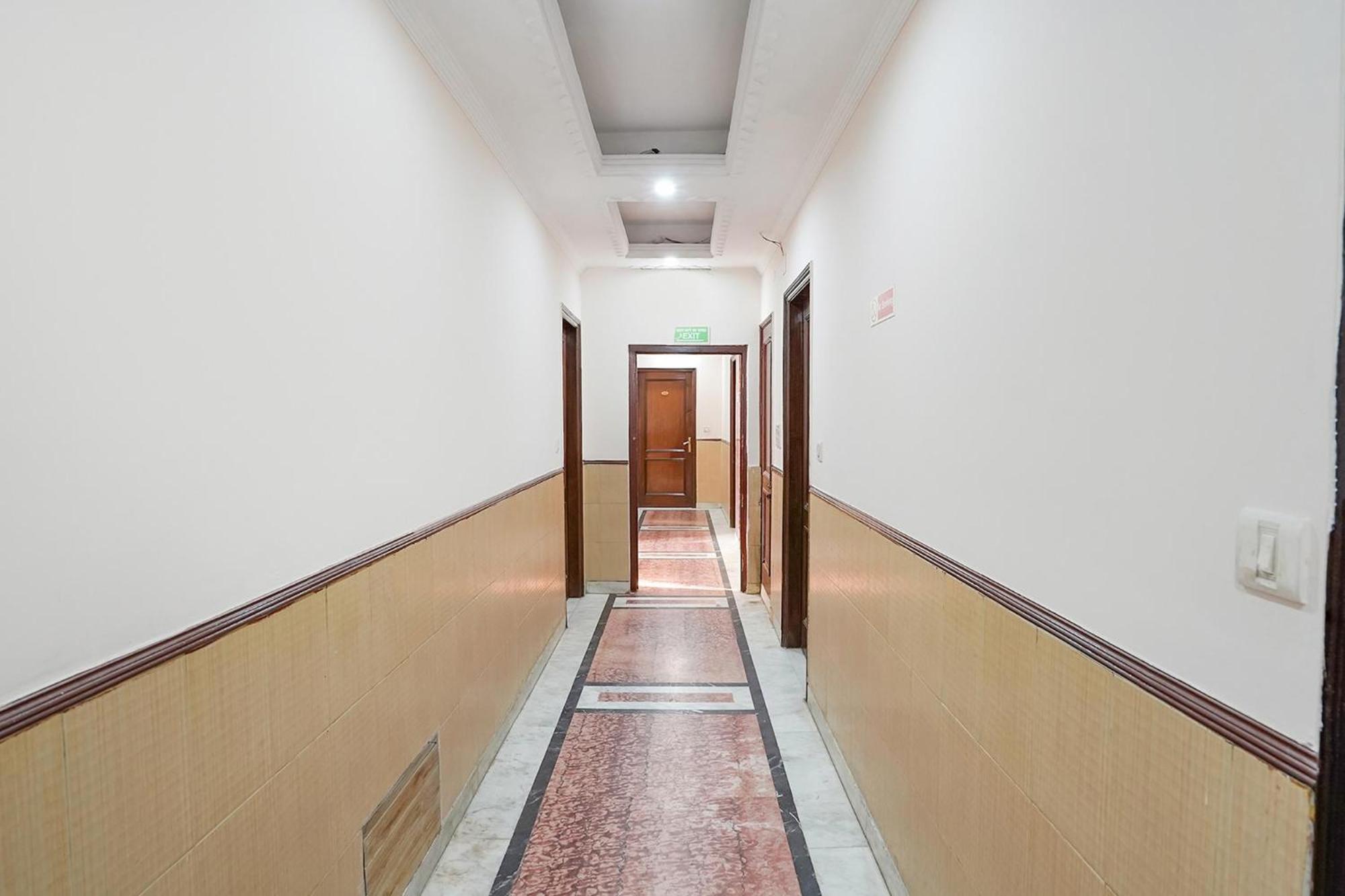 Fabhotel De Gold New Delhi Bagian luar foto