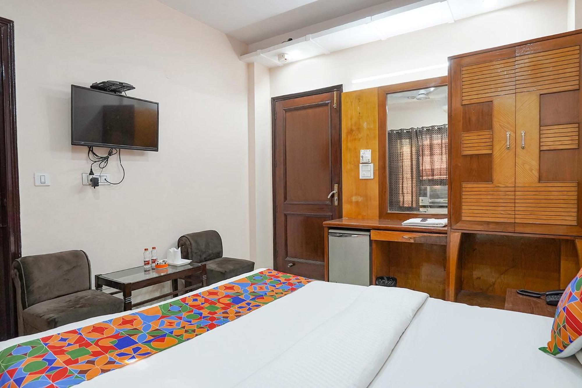 Fabhotel De Gold New Delhi Bagian luar foto