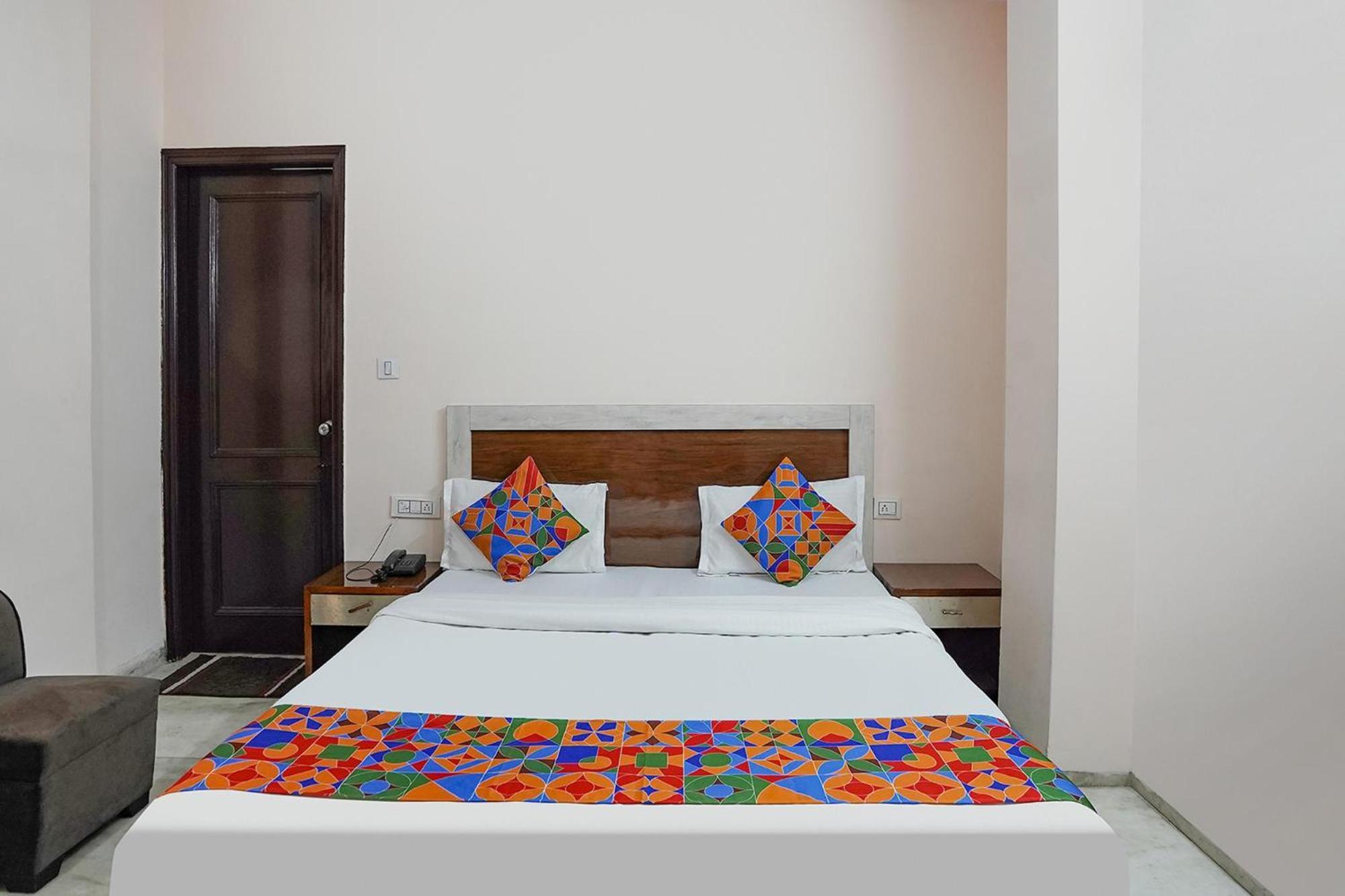 Fabhotel De Gold New Delhi Bagian luar foto