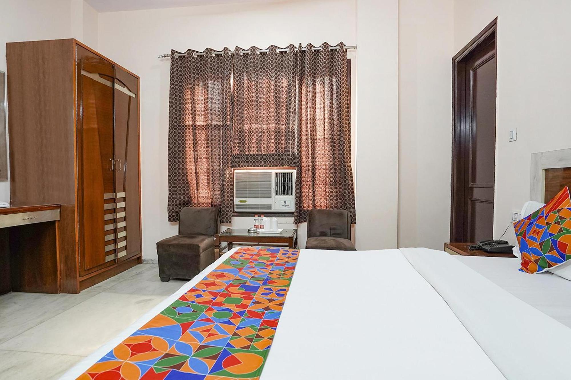 Fabhotel De Gold New Delhi Bagian luar foto
