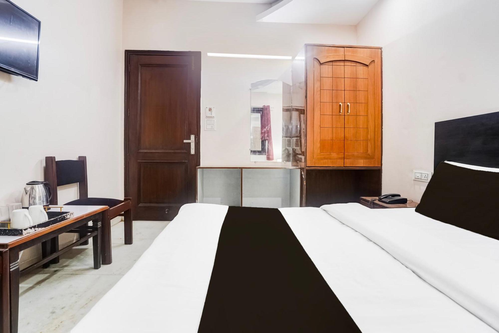 Fabhotel De Gold New Delhi Bagian luar foto
