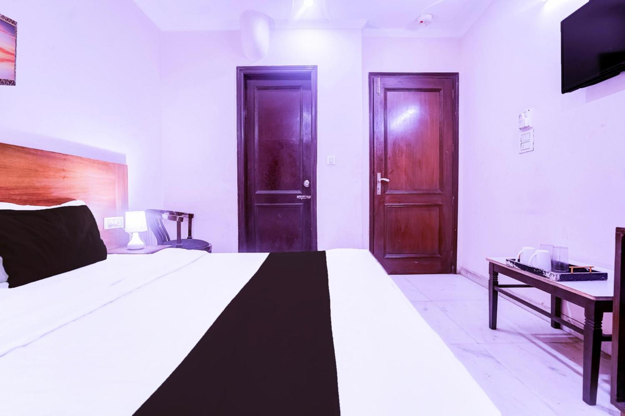 Fabhotel De Gold New Delhi Bagian luar foto