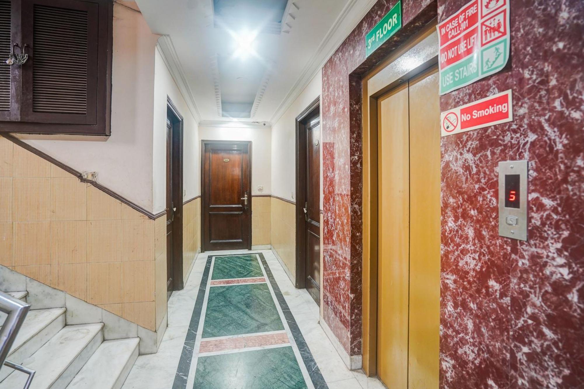 Fabhotel De Gold New Delhi Bagian luar foto