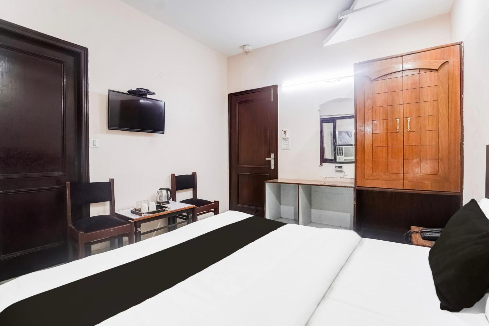 Fabhotel De Gold New Delhi Bagian luar foto