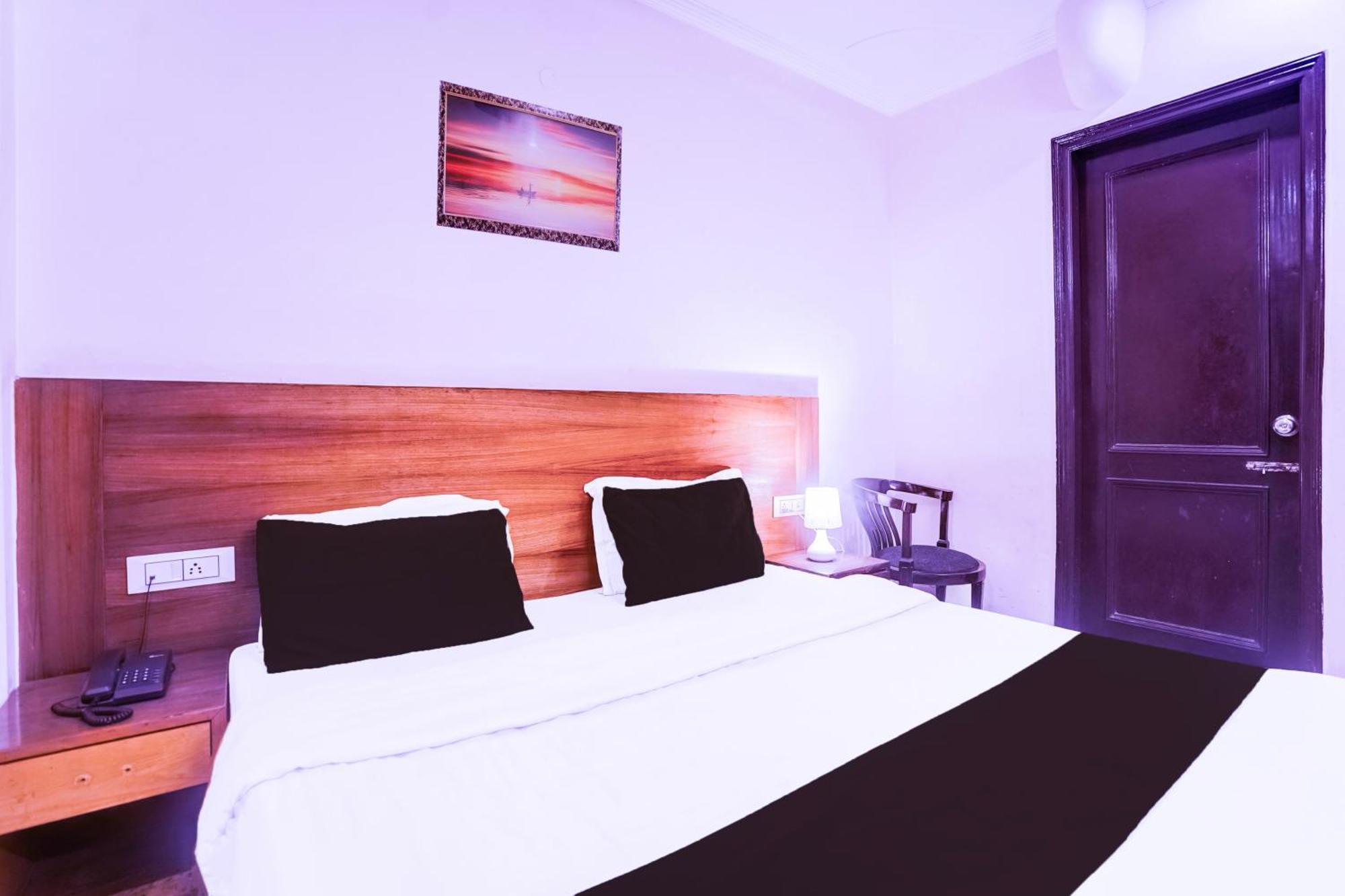 Fabhotel De Gold New Delhi Bagian luar foto