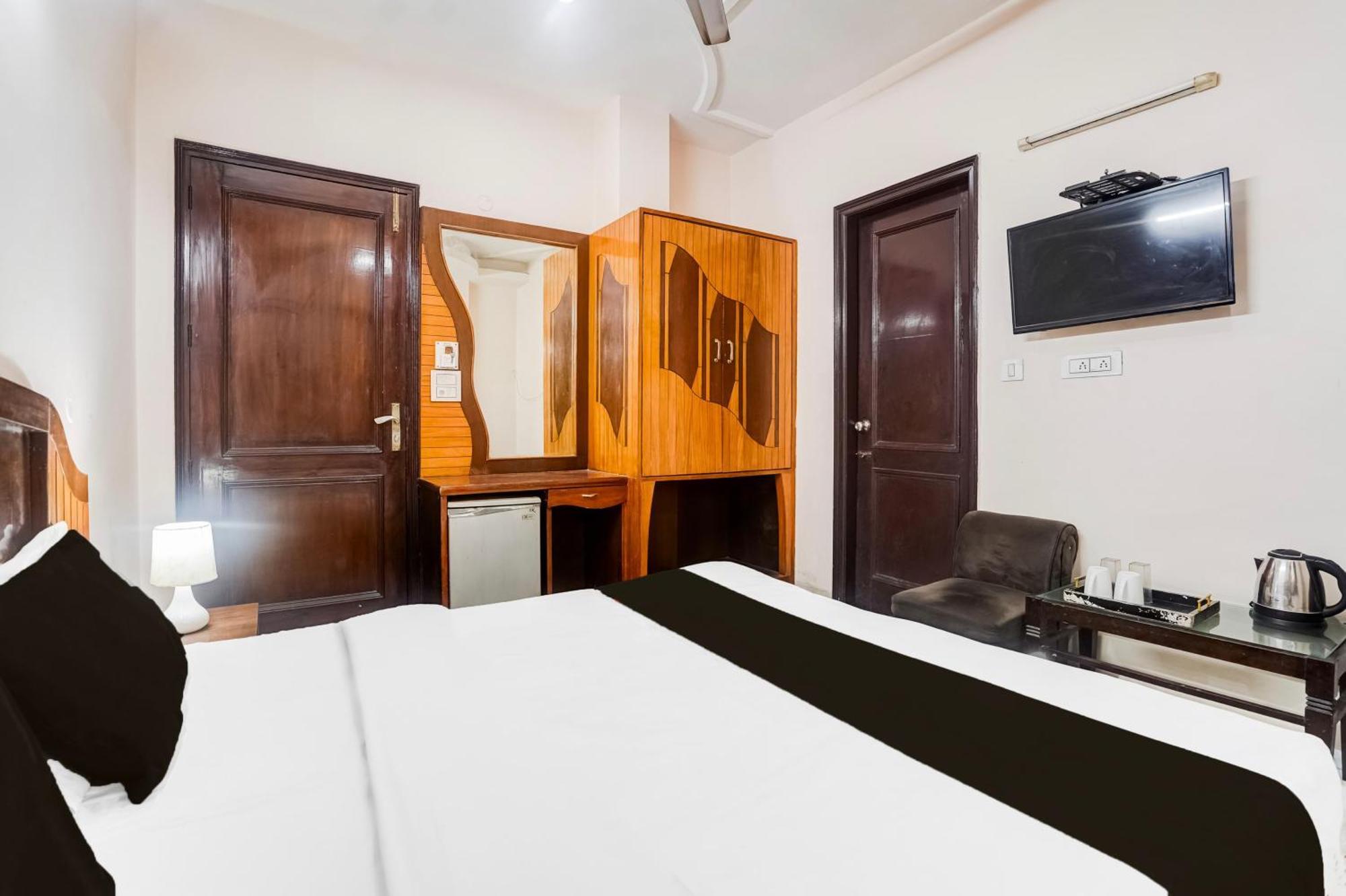 Fabhotel De Gold New Delhi Bagian luar foto