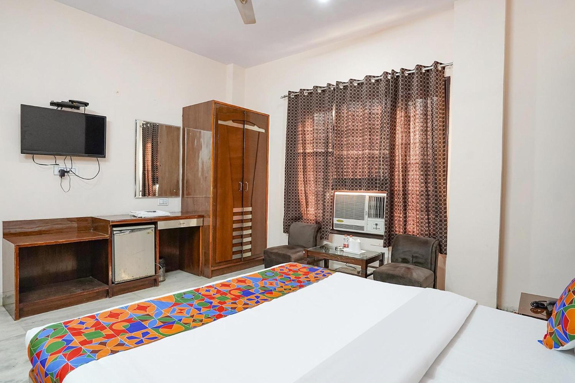 Fabhotel De Gold New Delhi Bagian luar foto