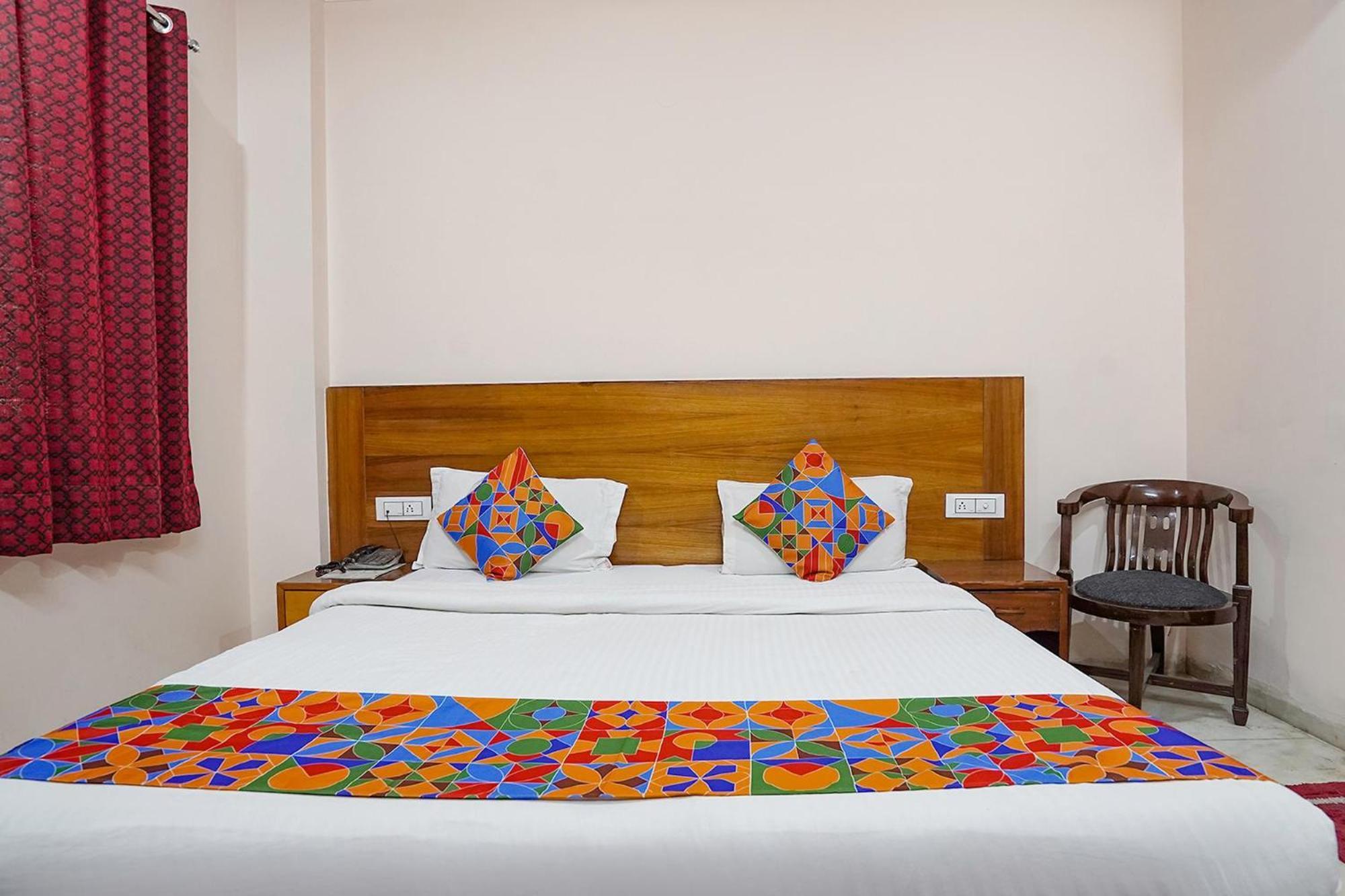 Fabhotel De Gold New Delhi Bagian luar foto