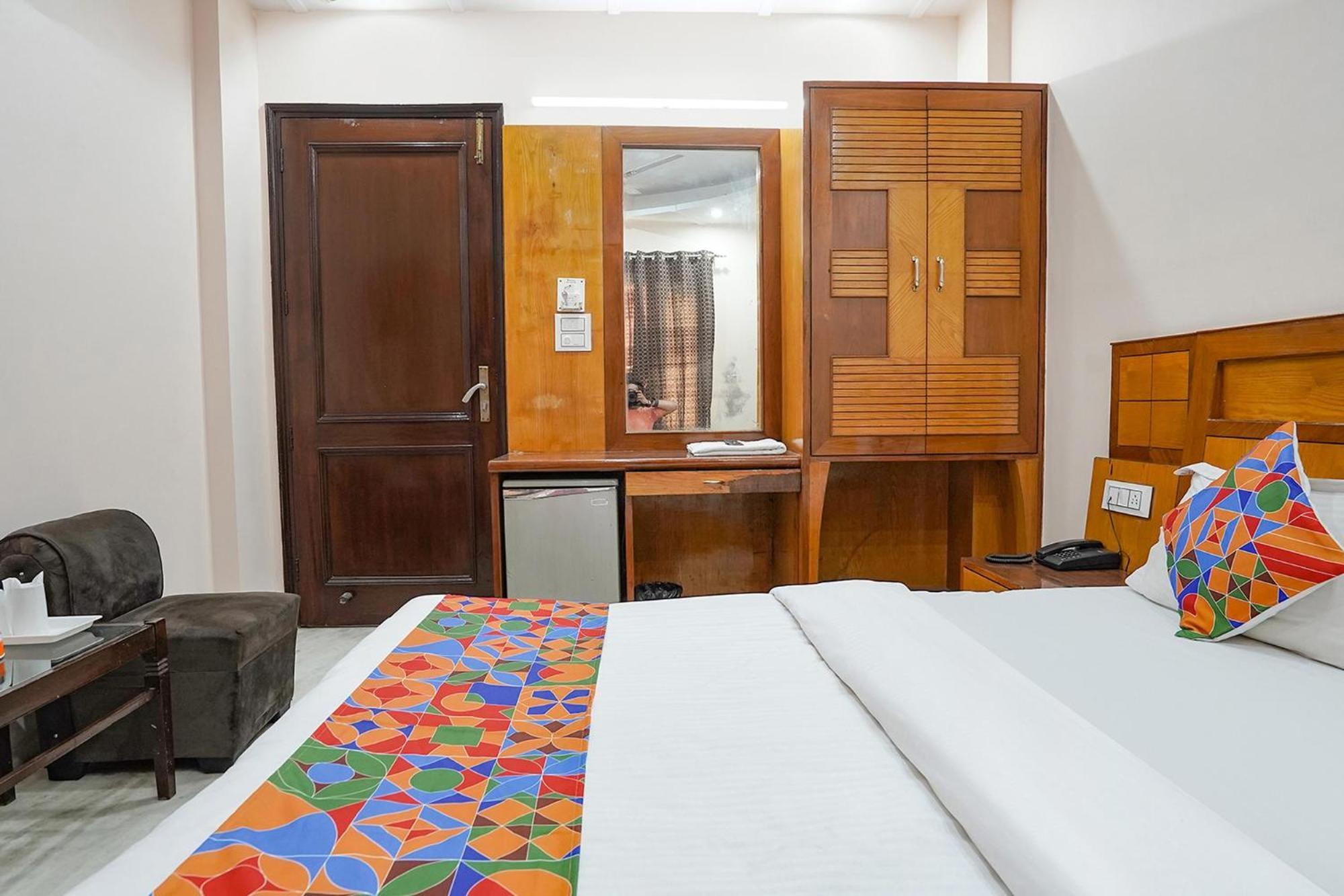 Fabhotel De Gold New Delhi Bagian luar foto