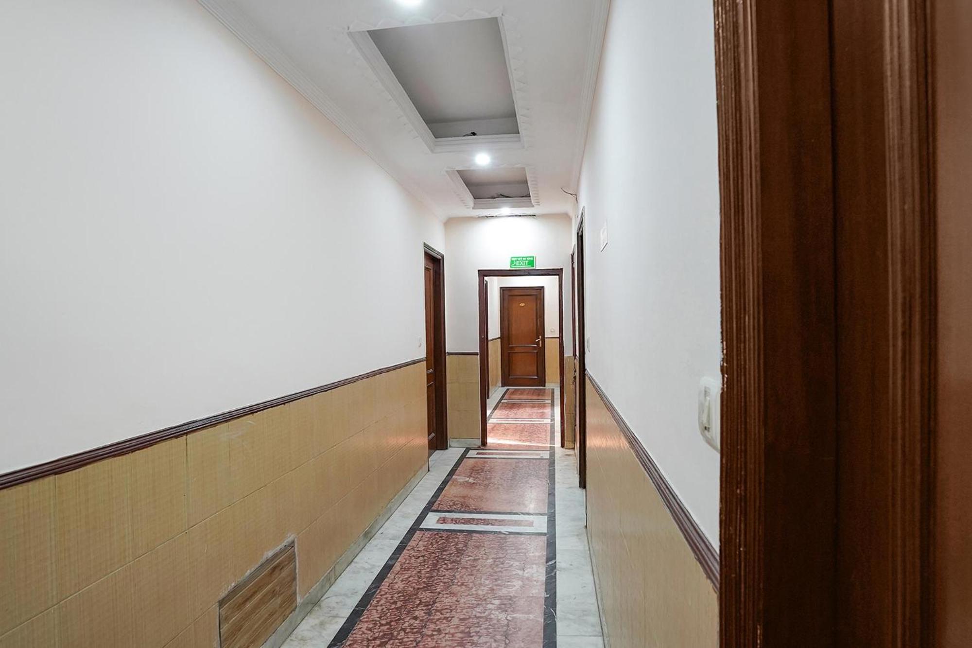 Fabhotel De Gold New Delhi Bagian luar foto