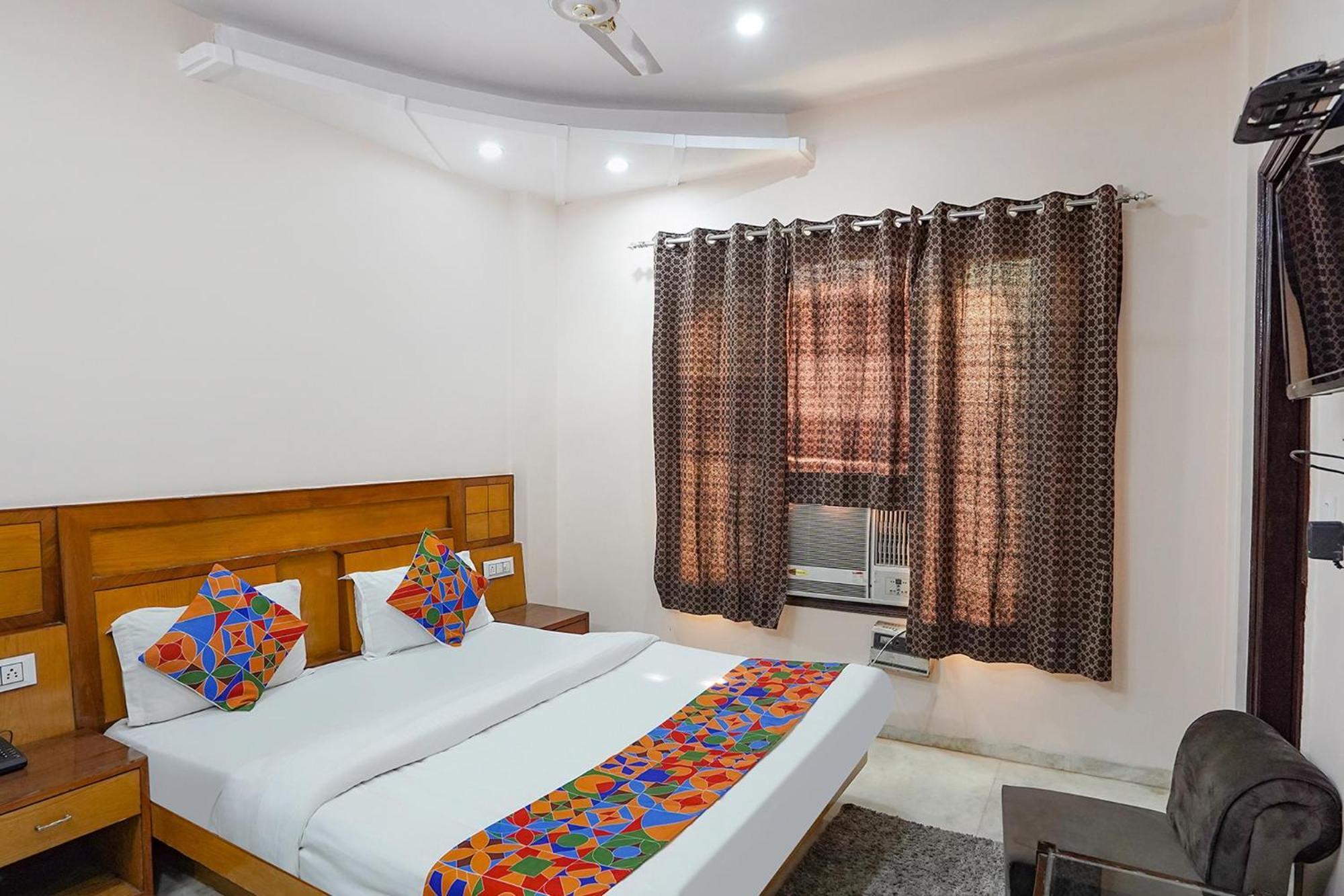 Fabhotel De Gold New Delhi Bagian luar foto