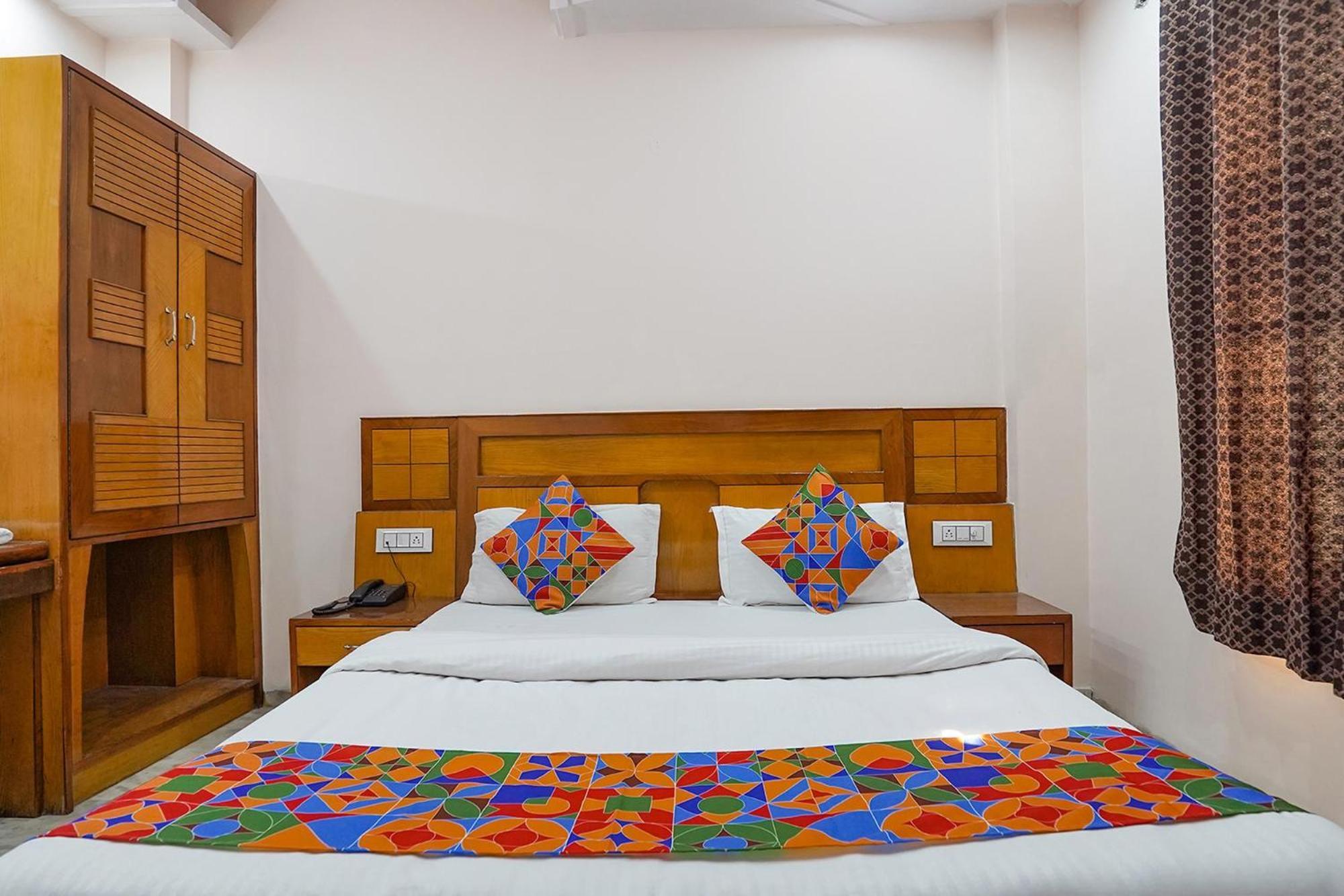 Fabhotel De Gold New Delhi Bagian luar foto